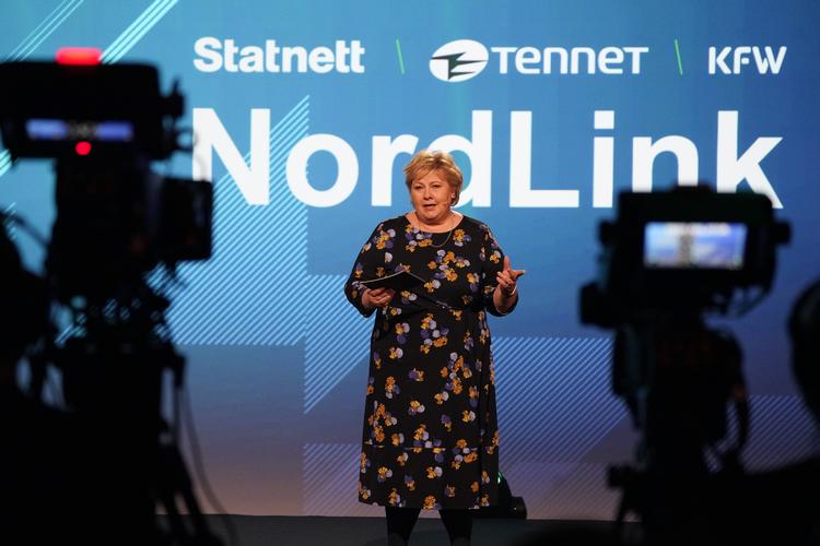 Norges statsminister, Erna Solberg, har krævet klare svar på, om Danmark har bistået USA i spionage mod Norge. Men dem skal hun ikke regne med at få i den kommissionsundersøgelse, Danmark har igangsat, vurderer eksperter. Foto: Gorm Kallestad/Ritzau Scanpix