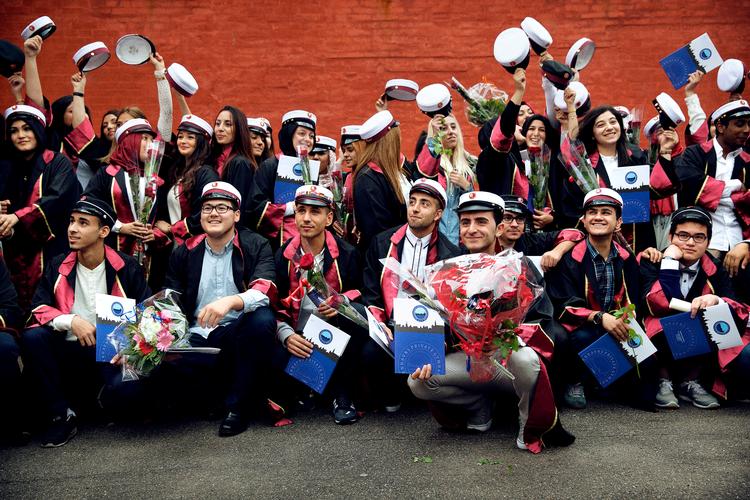 Uddannelses- og integrationsminister Mattias Tesfaye (S) blev rigtig glad, da han så de nye tal, der viser, at uddannelsesgabet er blevet markant mindre de seneste 10 år.  Foto: Tobias Selnæs Markussen/POLFOTO