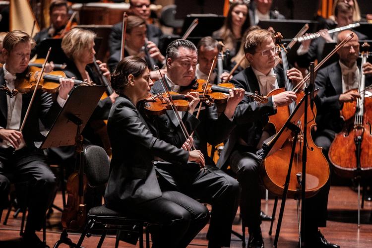 Wienerfilharmonikerne er ikke længere et orkester kun for mænd, som de i mange år var. Men de er stadig et selvsikkert toporkester, der ikke så gerne vil forstyrres af dirigenten. Foto: Finn Frandsen