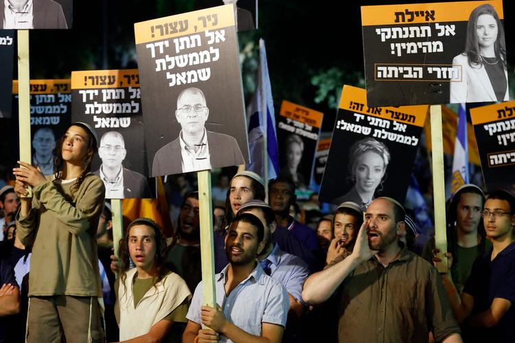 Demonstration i Tel Aviv mod den nye koalition, der vil afsætte Benjamin Netanyahu Foto: Jack Guez/Ritzau Scanpix