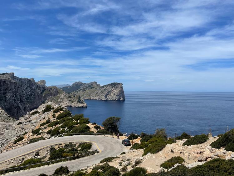 Især når det går ned ad bakke, kan man mærke, hvor god en rytter, man er! Der er dem, der slipper bremsen og giver den gas, og så er der dem, der liiiige holder lidt igen. Foto: Guido Eickelbeck