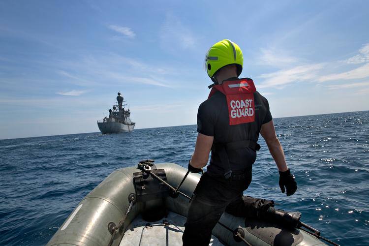 EU's grænseagentur, Frontex, fik stor bevågenhed, da migrantstrømmen mod Europa over Middelhavet tog til i 2015. Her er det islandske skib 'Tyr' på pressetur ud for den sicilianske havneby Catania, Italien, i 2015. Foto: Jacob Ehrbahn/POLFOTO
