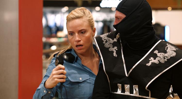    Josephine Park spiller en af de to vagter i 'Centervagt'. Foto: Nordisk Film