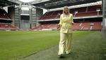 Josefine Høgh var en fortræffelig turguide gennem fodboldsangene fra 'Re-Sepp-Ten' og frem til nu.  