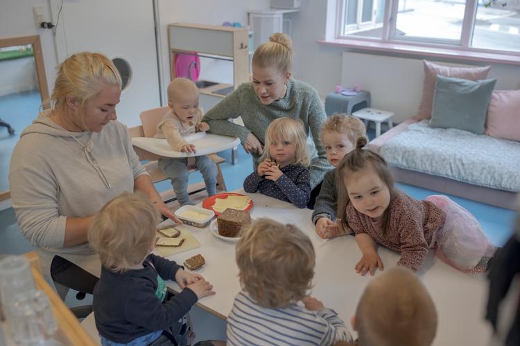 Mere end halvdelen af pædagogerne i København er ansat på mindre end 37 timer om ugen. For pædagogmedhjælperne gælder det 75 procent.  Foto: Miriam Dalsgaard/POLFOTO