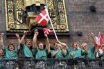 Det danske fodboldlandshold modtages i København efter sejren over Tyskland i EM-finalen i Gøteborg 1992.  Fotoet her er fra Københavns Rådhus. Foto: Tine Harden/POLFOTO
