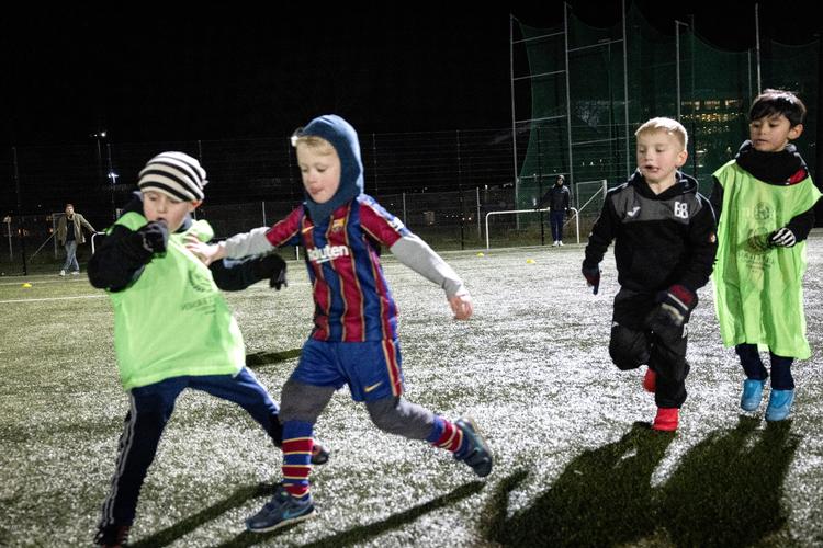 Det er vigtigt også for børn af fattige forældre at kunne dyrke sport. Det skal det offentlige støtte.  Foto: Jesper Houborg/POLFOTO