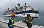 Dette billede af 'Celebrity Millennium'  er taget i 2013 længe før, der var noget, der hed coronapandemi. Nu er skibet ramt af smitte på sin første sejlads efter at have ligget stille i et år. Foto: Dale de la Rey/Ritzau Scanpix