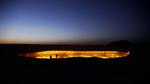 I ørkenen i Turkmenistan brænder jorden. Det tiltrækker globetrottere, der slår lejr på kanten af krateret.  Foto: Amos Chapple/shutterstock/Ritzau Scanpix