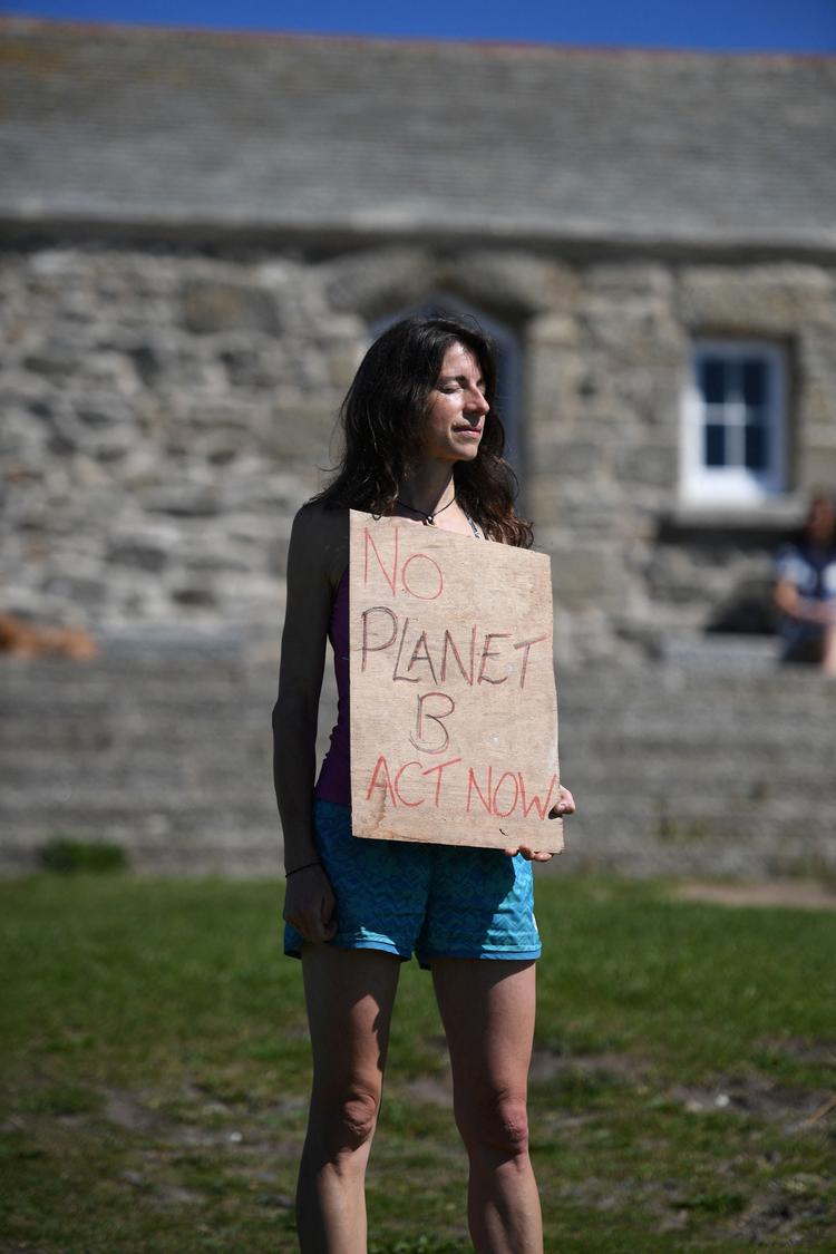 Klimaaktivister demonstrerer ved G7-topmødet.  Foto: Oli Scarff/Ritzau Scanpix
