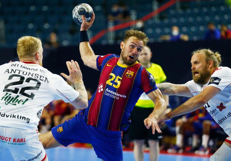  Barcelonas Luka Cindric bryder igennem Aalborgs forsvar og scorer. Foto: Thilo Schmuelgen/Ritzau Scanpix