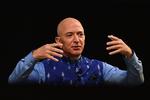  Verdens rigeste mand, Amazons topchef Jeff Bezos, skal enten splitte selskabet op eller opgive store dele af forretningen. Google, Apple og Facebook bliver også ramt, hvis ny lovpakke bliver vedtaget.  Foto: Sajjad Hussain/Ritzau Scanpix