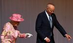 Nej, den vej. Dronning Elizabeth viste Joe Biden tilrette på Windsor Castle, hvor hun serverede te for ham og Jill Biden. REUTERS/Dylan Martinez TPX IMAGES OF THE DAY Foto: Dylan Martinez/Ritzau Scanpix