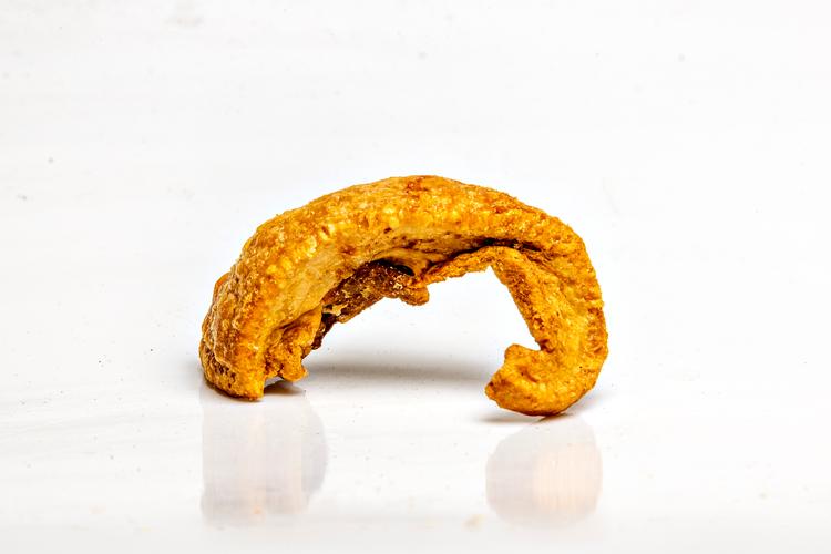 Snackfabrikkerne køber billigt ind og har erfaringen. Det mærkes i testen, hvor slagteren både er dyrest og dårligst.   Foto: Miriam Dalsgaard/POLFOTO