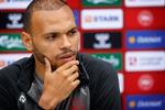 Det danske landshold trænede mandag i Helsingør. Martin Braithwaite taler med pressen inden dagens træning.   Foto: Jens Dresling/POLFOTO
