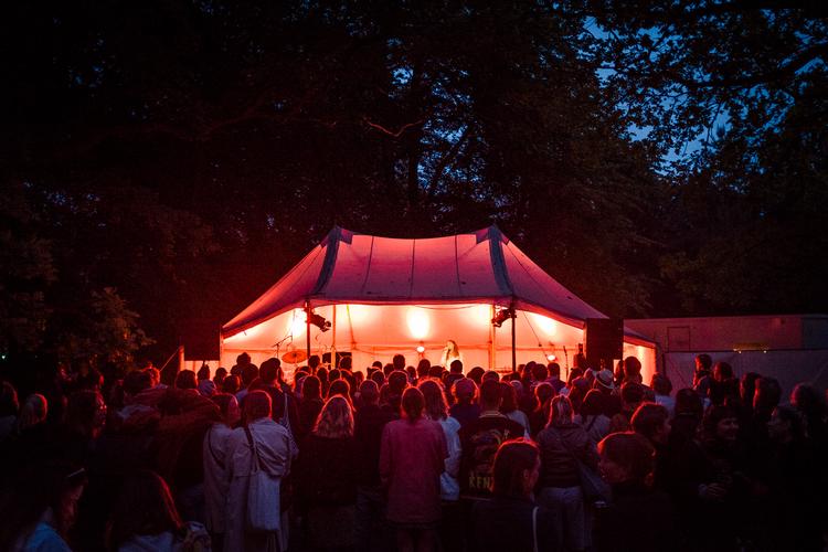 Fra 18. juni til 20. juni vil der være Bloom Under the Oak-festival i Søndermarken. Til juli rykker festivalen til Odsherred. Foto: Malthe Iversson/PR