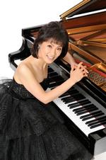 Noriko Ogawa har tidligere indspillet al klavermusik af Saties jævnaldrende landsmand Claude Debussy. 