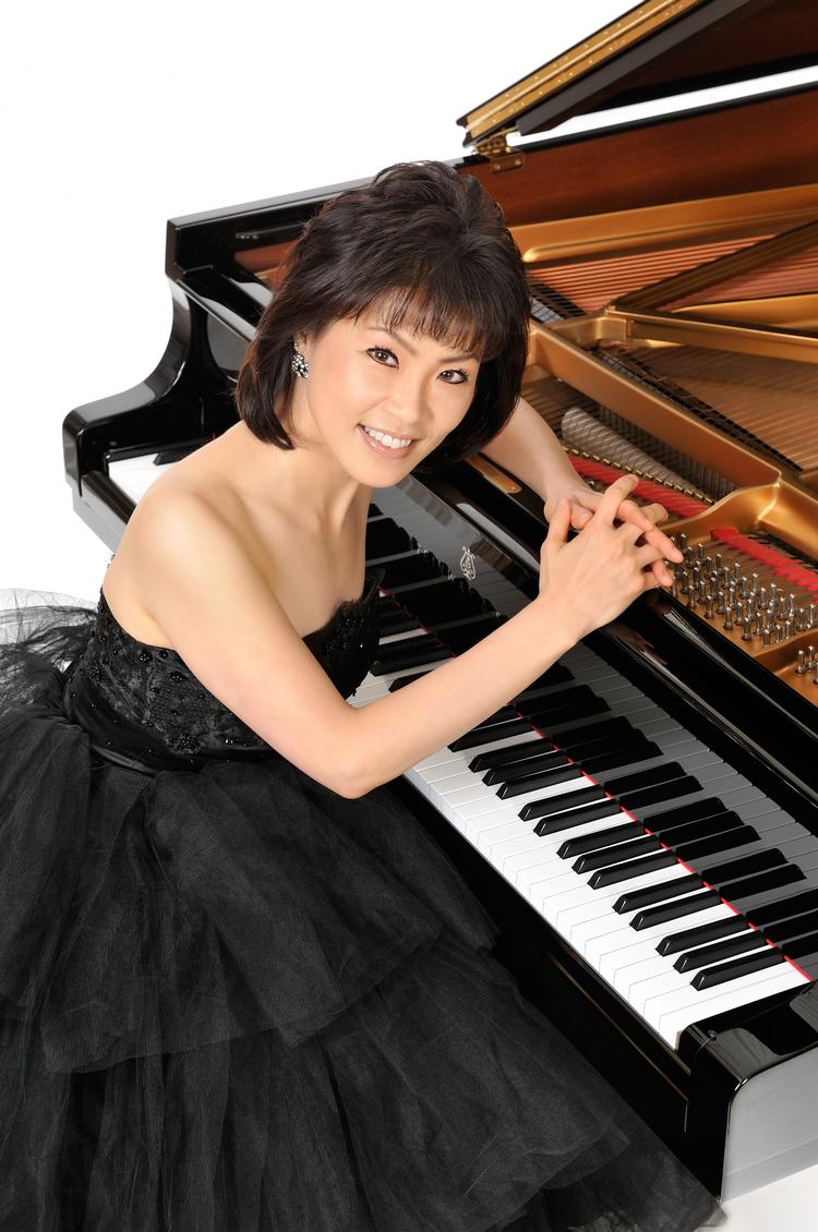 Noriko Ogawa har tidligere indspillet al klavermusik af Saties jævnaldrende landsmand Claude Debussy. 