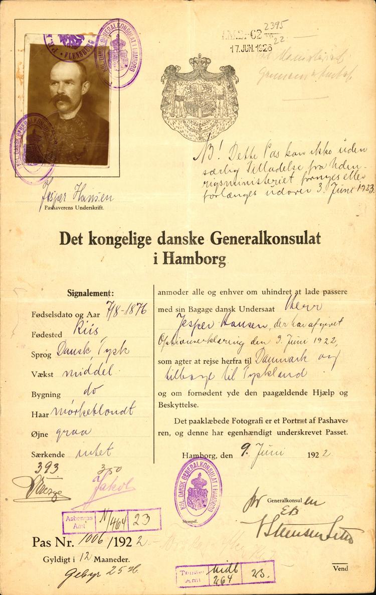 Med dette pas i hænde søgte Jesper Hansen i 1922 at skabe sig en ny tilværelse på den danske side af grænsen. Det var ikke svært for ham at skaffe sig arbejde i Danmark, men det krævede lang tid at finde et sted, hvor også konen og sønnen kunne bo. Foto: Niels Gravesen/Rigsarkivet
