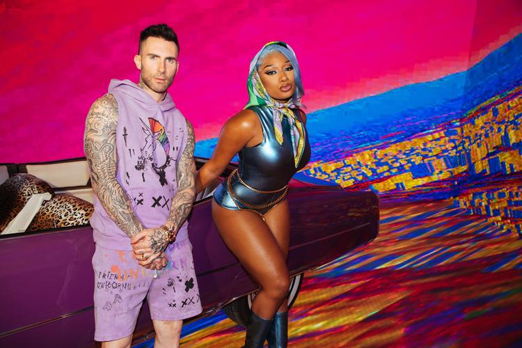 Adam Levine og Maroon 5 har på det nye album fået besøg af blandt andre Megan Thee Stallion. Foto: Universal