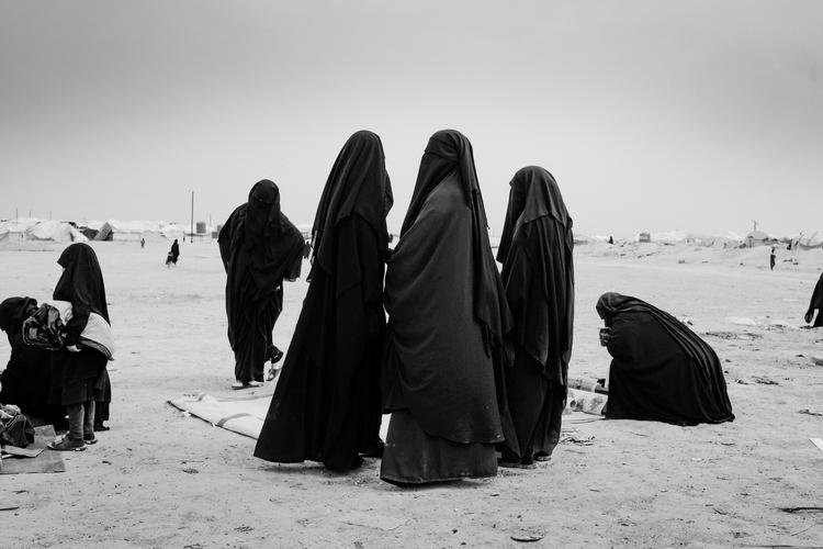 Billedet her er fra det internationale anneks i al-Hol fangelejren i Syrien, hvor 7.000 kvinder og børn opholder sig. I hele lejren sidder omkring 62.000 kvinder og børn. Myndighederne i lejren presser på for at få lande til at hjemtage deres statsborgere.  Foto: Jan Grarup