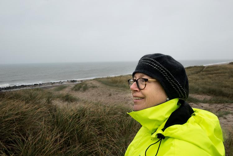 Merete Løvschall ved den jyske vestkyst. Foto: Morten Lau-nielsen