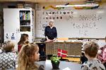De yngste elever fra  0. - 4. klasse på Engdalskolen i Brabrand, da de kom i dag tilbage i skole efter at have været sendt hjem i halvanden måned.
 Foto: Ernst van Norde