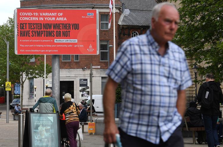 På relativt kort tid har Delta-varianten i Storbritannien udkonkurreret B117-mutationen, som blev kaldt den britiske variant, og som også er den fremherskende i Danmark. Foto: Oli Scarff/Ritzau Scanpix