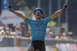 Senest Jakob Fuglsang jublede over en sejr, var for godt 10 måneder siden i klassikeren Il Lombardia. I dag jagter han for første gang i seks år succes ved DM. Foto: Marco Alpozzi/Ritzau Scanpix