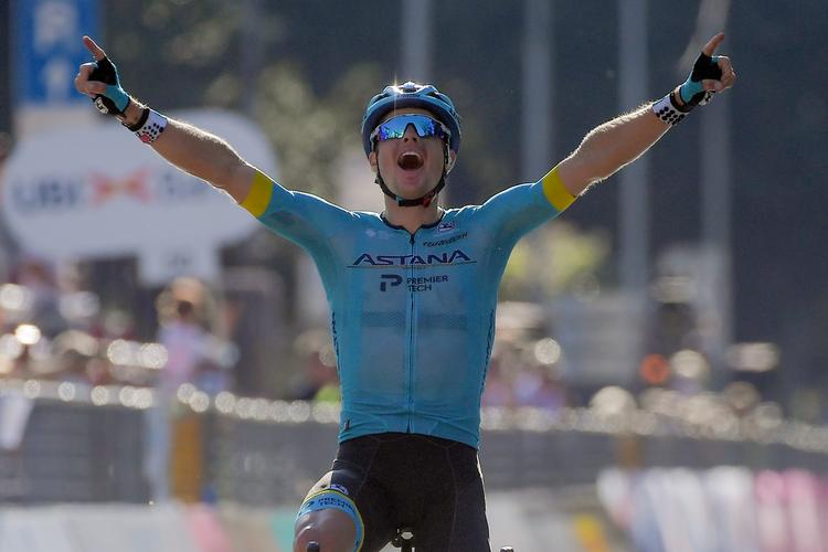 Senest Jakob Fuglsang jublede over en sejr, var for godt 10 måneder siden i klassikeren Il Lombardia. I dag jagter han for første gang i seks år succes ved DM. Foto: Marco Alpozzi/Ritzau Scanpix