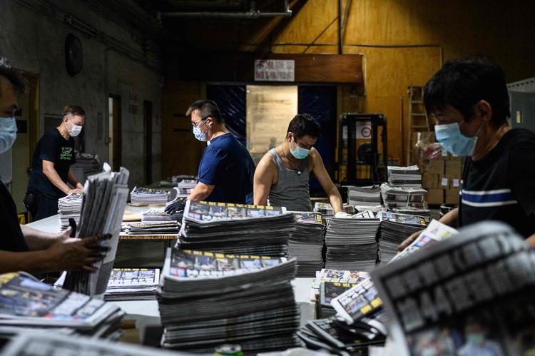 Fem chefer fra Hongkong-avisen Apple Daily er blevet anholdt, fordi de anses for at bringe den nationale sikkerhed i fare. Foto: Anthony Wallace/Ritzau Scanpix