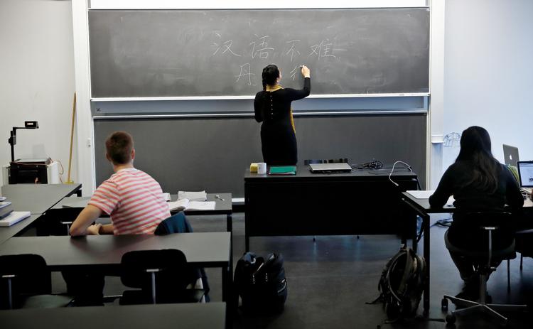 Uddannelser på små fag og særligt efterspurgte sprogfag går formentlig fri af regeringens plan om gradvist at udflytte ti procent af universitetsuddannelserne. Her er det kinesisk på Københavns Universitet. Arkivfoto. Foto: Jens Dresling/POLFOTO