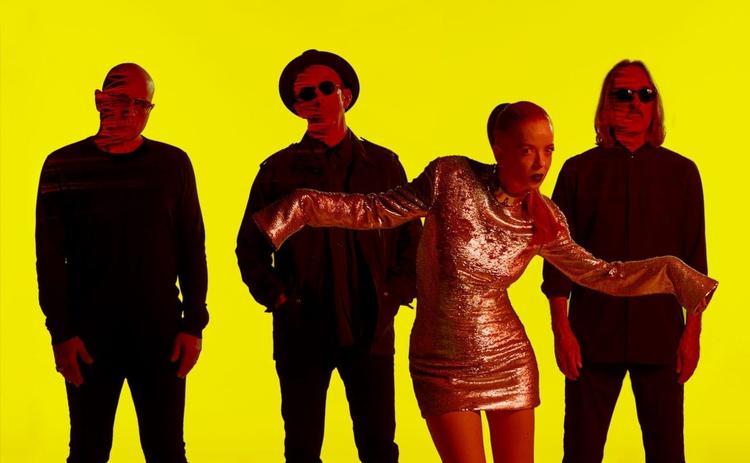 Garbage har solgt over 17 millioner album og blev i 90'erne kendt for deres egen særlige blanding af britpop og grunge. Deres syvende album 'No Gods No Masters' er deres hidtil mest politiske og muligvis også mest mudrede album. Foto: Joseph Cultice