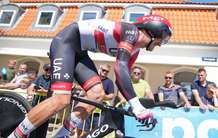 Mikkel Bjerg i aktion i sidste uges enkeltstart ved DM, hvor han måtte se sig overgået af Kasper Asgreen. Fra på lørdag er begge med i Tour de France.
 Foto: Claus Fisker/Ritzau Scanpix