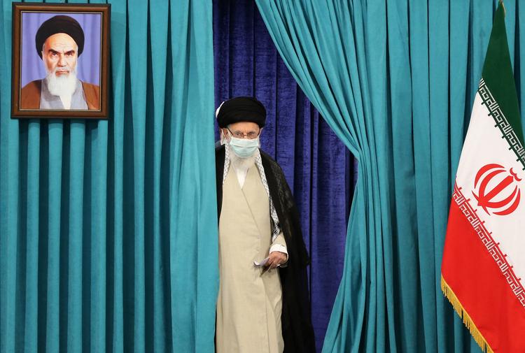 Ali Khamenei, Irans øverste leder, tager beslutningerne om sit lands atomprogram, men deltager ikke i internationale forhandlinger om atomaftalen med de globale stormagter.
 Foto: Atta Kenare/Ritzau Scanpix