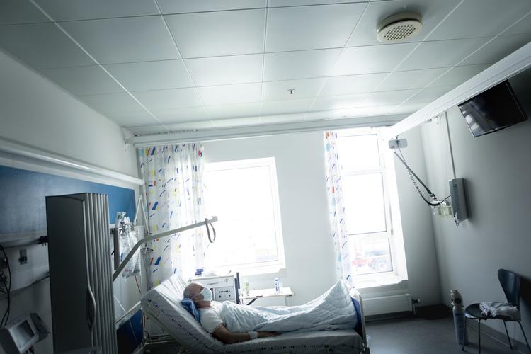 Antallet af indlagte falder med 15 til 67. Det tal har ikke været så lavt siden 20. september. (arkivfoto) Foto: Mads Nissen/POLFOTO