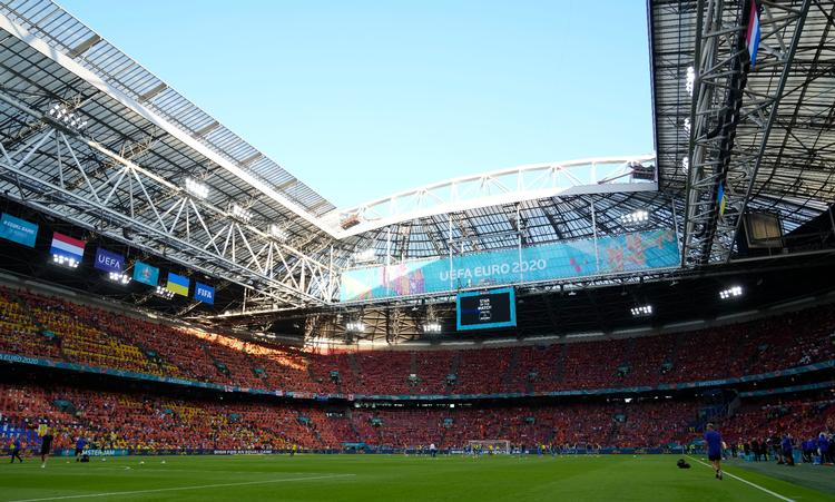 På lørdag vil der være nogle heldige danskere, der får lov at se Danmark spille mod Wales på Johan Cruyff Arena i  Amsterdam. Foto: Peter Dejong/Ritzau Scanpix
