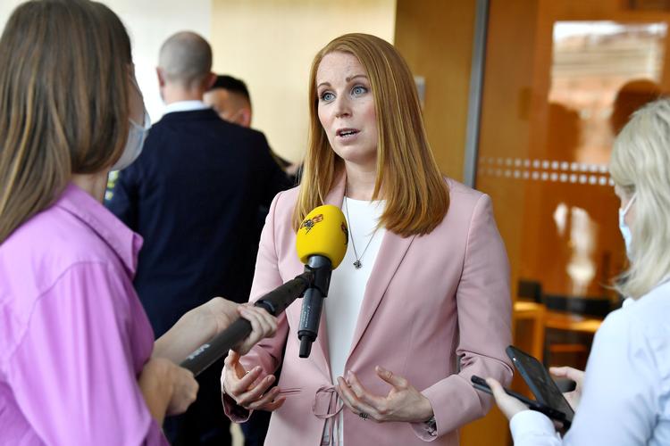 Centerpartiets leder, Annie Lööf, har droppet det krav, som i mandsg udløste et mistillidsvotum til den svenske regering. Foto: 10090 Claudio Bresciani/tt/Ritzau Scanpix