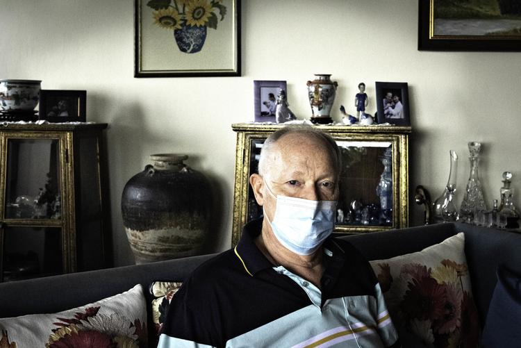 Leo Alexandersen holder sig det meste af tiden inden for i sin lejlighed i Bangkok af frygt for at blive smittet. Foto: Claus Blok Thomsen