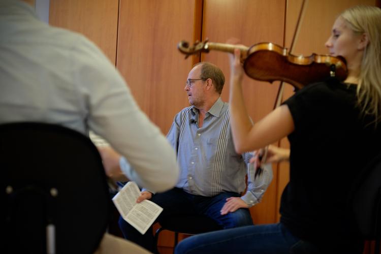 Tim Frederiksen er hovedpersonen i den nye dokumentarfilm om musikkens magi. Foto: Fra filmen: Birgit Tengberg