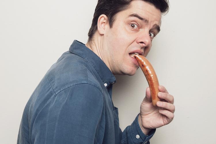 »Helt grundlæggende finder vi det vanvittigt, at man ikke kan stole på en myndighed, og at de bare kan løbe fra et svar, de har givet os«, siger komiker Michael Schøt, medejer af Comedy Zoo. Arkivfoto Peter Hove Olesen