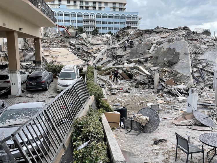 Det er stadig uvist, hvorfor bygningen kollapsede. Foto: Miami-dade Fire Rescue/Ritzau Scanpix