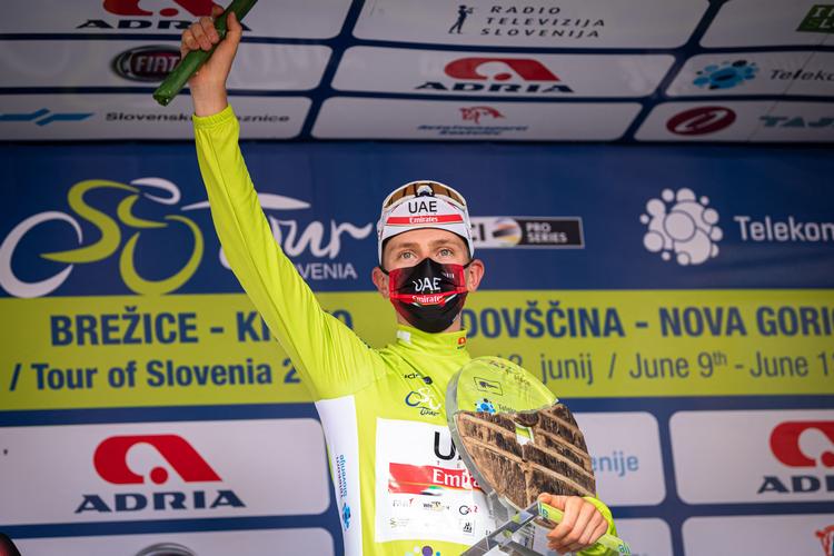 Tadej Pogacar hyldes for to uger siden  i hjemlandets Slovenien Rundt for den seneste af sæsonens otte sejre.
 Foto: Jure Makovec/Ritzau Scanpix