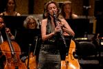 Sabine Meyer spillede Mozart på en gammeldags bassetklarinet, der gik hende til knæene, når hun holdt den lodret. Foto: Finn Frandsen/POLFOTO