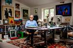 Ole M. Frederiksen på plads bag skrivebordet i Hornbæk. Her er udtænkt mange ideer og skøre påhit, men nu orker han ikke mere og trækker sig tilbage - dog ganske tilfreds. Foto: Jacob Ehrbahn/POLFOTO