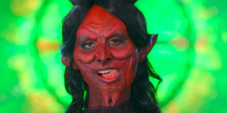 Hvem ved? Måske er han en engel indenunder?  Foto: Netflix, Presse 