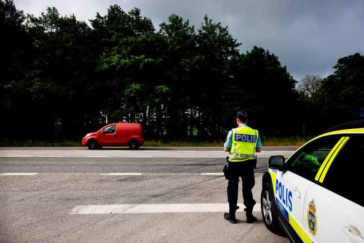 60 biler med primært danske nummerplader er ramt af stenkast på ruten mellem Malmø og Ystad.  Den sidste sten blev kastet onsdag aften. Foto: Thomas Borberg/POLFOTO