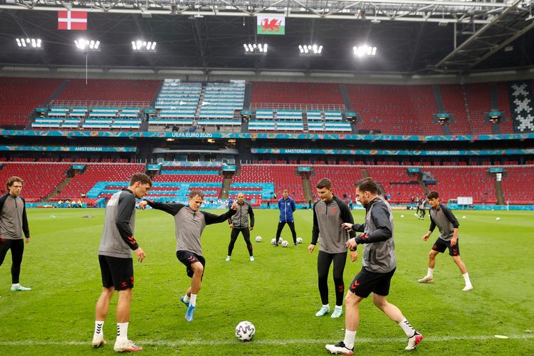 Fredag aften trænede det danske hold på det imponerende Johan Cruijff Arena. Foto: Jens Dresling/POLFOTO