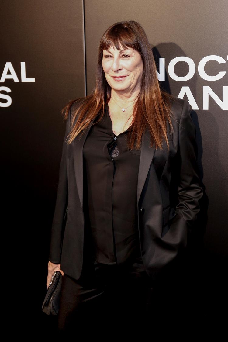 Skuespilleren Anjelica Huston bor meget af tiden på en ranch i Californien sammen med heste og hunde. Hun instruerer og producerer også engang imellem - senest har hun produceret en film om dyrevelfærdsorganisationen Peta.  Foto: Willy Sanjuan/Ritzau Scanpix