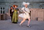 Modedyret Jean de France lægger hele forsamlingen ned med alt fra  henført kiksede ballettrin til lummer fransk melodigrandprix-pop.  Foto: Bjarne Stæhr